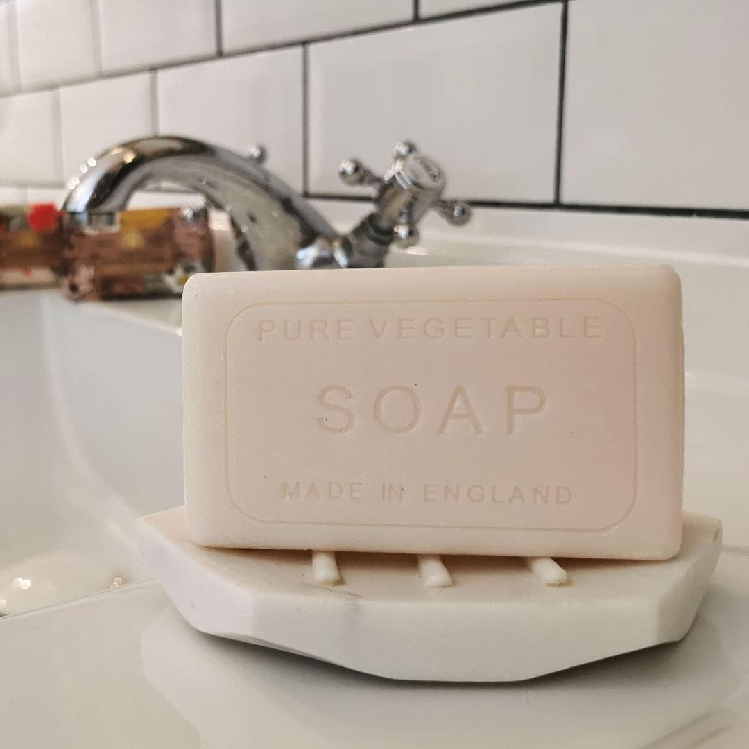The English Soap Company Anniversary Indian Sandalwood Soap - Luxury Shea Butter Bar with Warm Woody Scent - Vegan Friendly, Plastic-Free Recyclable Packaging, Made in England - 190g