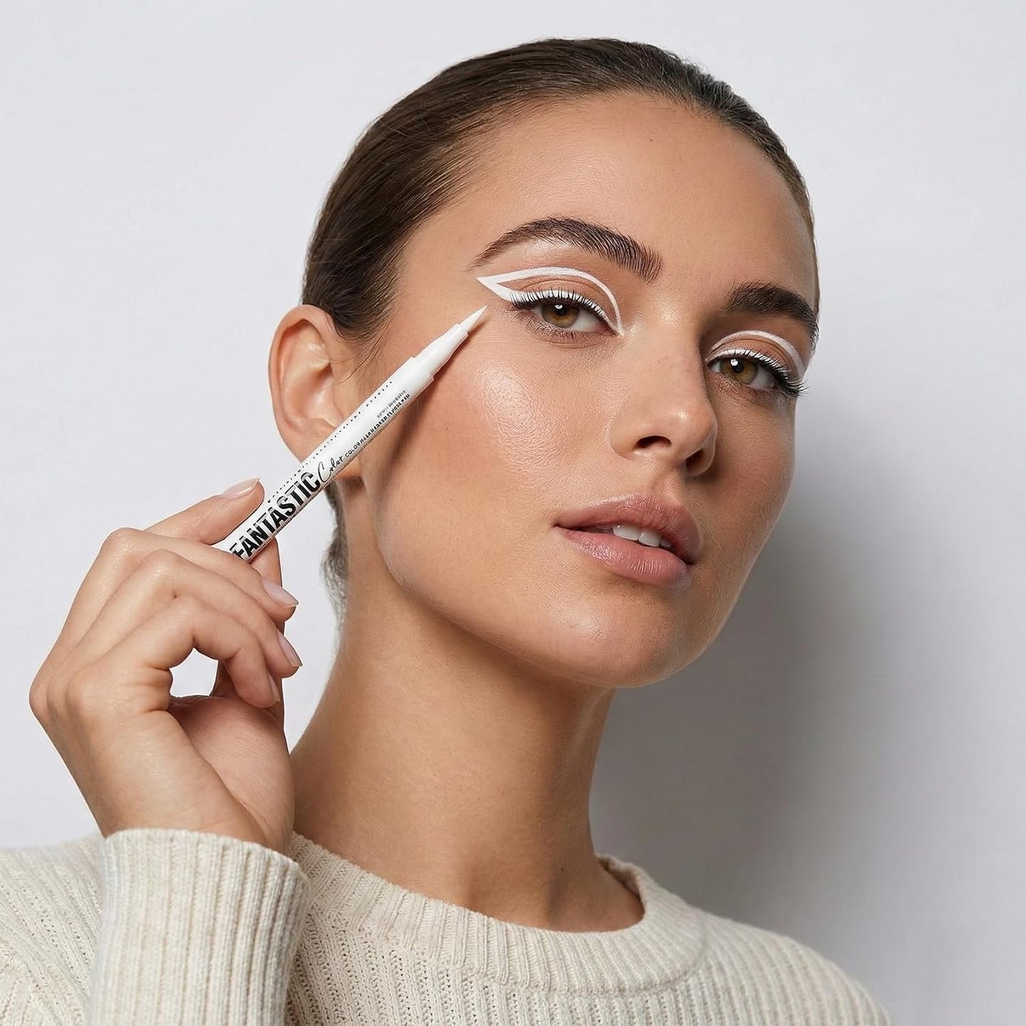 Arctic White Matte Liquid Eyeliner Pen – Fine Felt Tip for Graphic Liner & Sharp Wings, Waterproof Smudge-Resistant Formula, Smooth Glide, Quick-Dry Finish for Creative Make-Up Looks