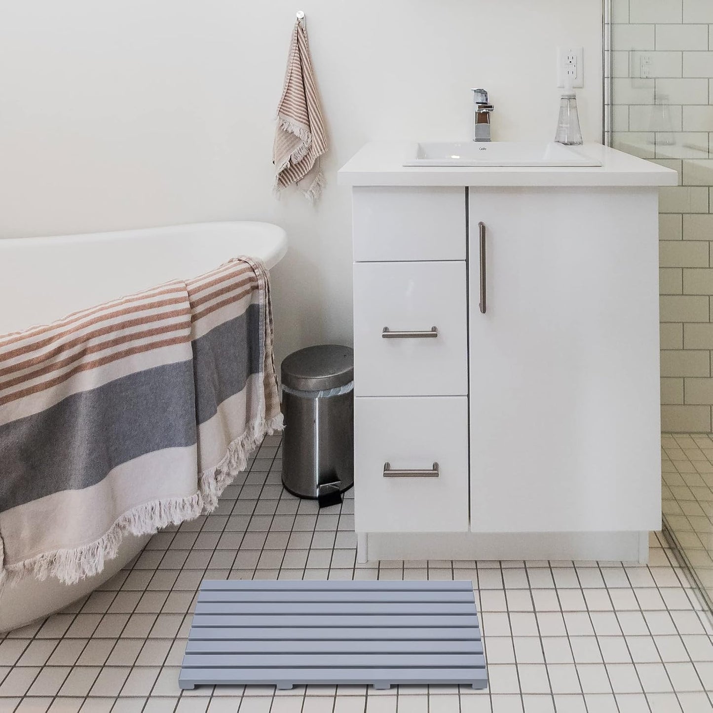 Freshening up the bathroom with a bamboo duckboard