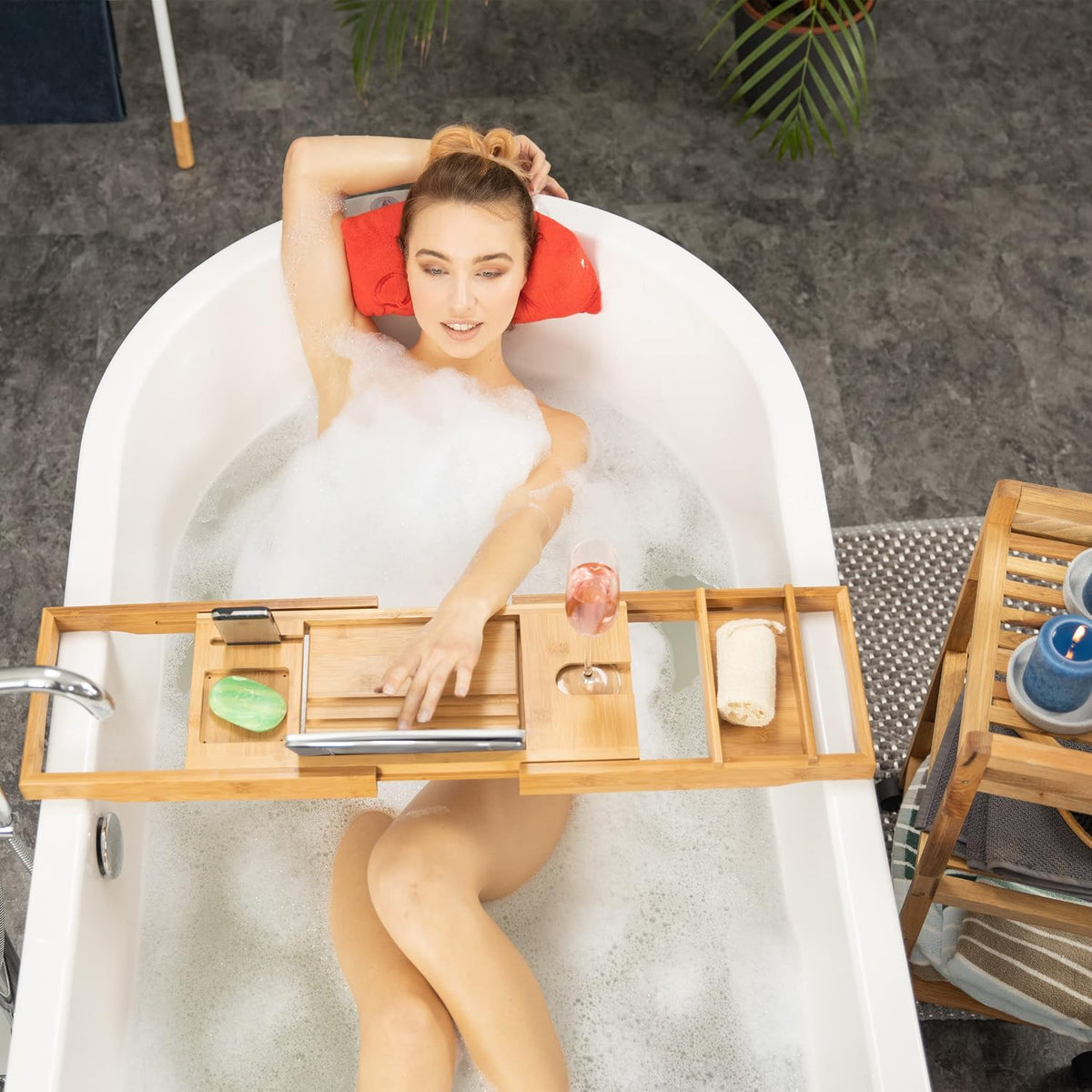 Relaxdays Bamboo Bathtub Caddy, Wooden Bathroom Rack with Bookstand, Extendable, HWD: 19 x 107.5 x 23 cm, Natural