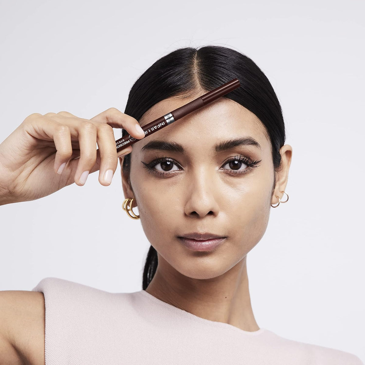 L'Oréal Paris Infallible Precision Felt Eyeliner with 0.4mm Ultra-Fine Tip for Intense Colour Pay-Off, 27H Longwear Waterproof and Rub-Proof Formula, Eyeliner Black