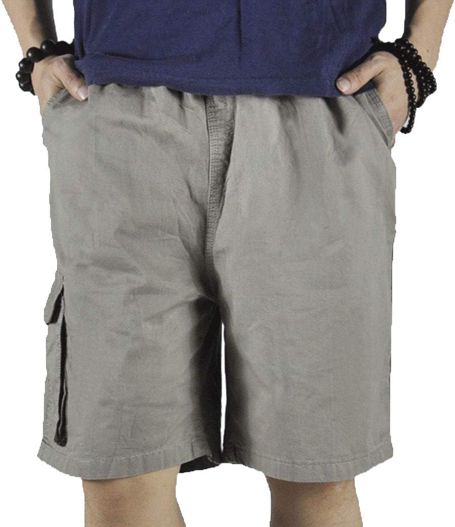 Casual summer vibes with a pair of loose‑fit cargo shorts