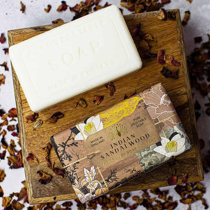 The English Soap Company Anniversary Indian Sandalwood Soap - Luxury Shea Butter Bar with Warm Woody Scent - Vegan Friendly, Plastic-Free Recyclable Packaging, Made in England - 190g
