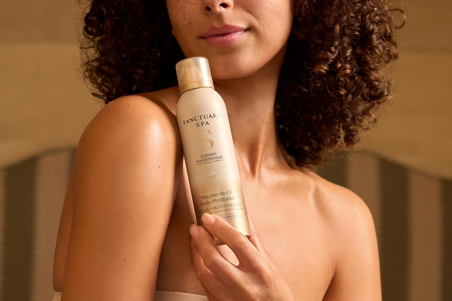 Sanctuary Spa Golden Sandalwood Mousse‑to‑Oil Body Moisturiser 200ml – Lightweight Foamed Mousse, 7‑Day Hydration, Coconut Oil &amp; Cocoa Butter, Vegan &amp; Cruelty Free