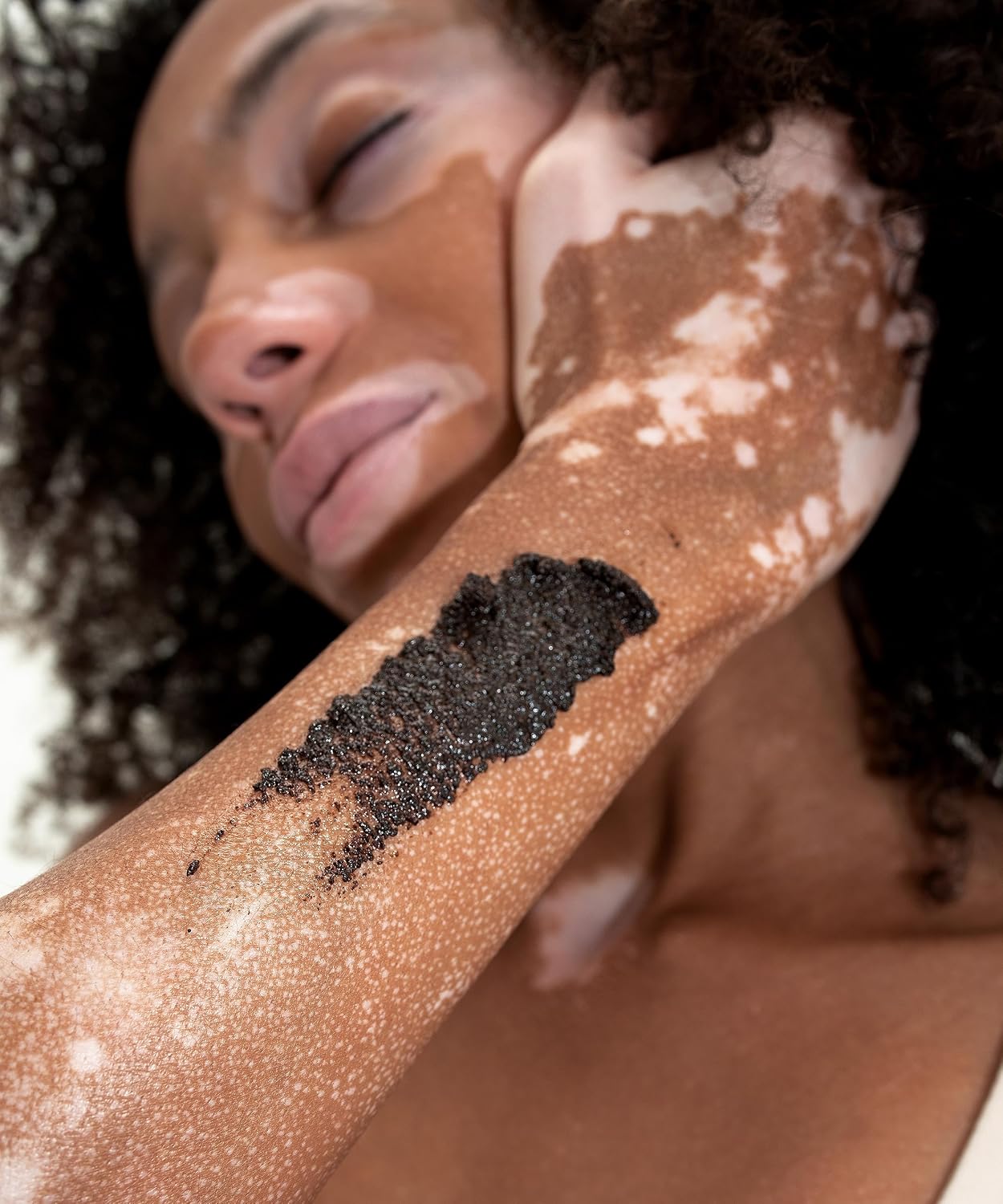 UpCircle Exfoliating Coffee Body Scrub with Lemongrass 220ml - Sea Salt, Shea Butter + Coconut Oil - Exfoliates Your Skin + Improves Circulation - Natural, Vegan Exfoliator For Soft, Smooth Skin