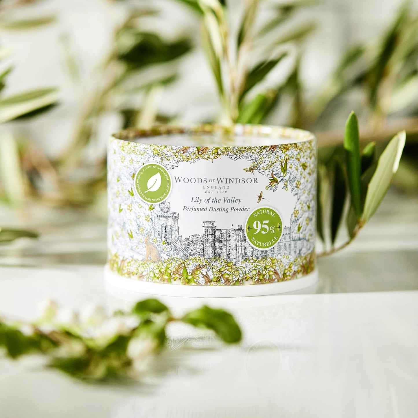 Woods of Windsor Lily of the Valley Dusting Powder with Body Puff Floral Talc Alternative Body Powder for Odour Control &amp; Chafing Prevention, 95% Naturally Derived, Vegan &amp; Cruelty Free 100g
