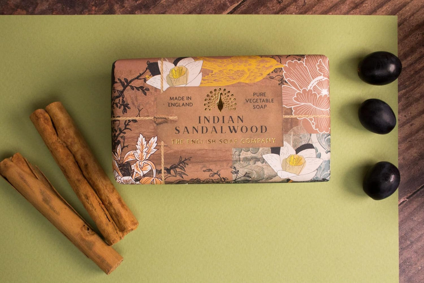 The English Soap Company Anniversary Indian Sandalwood Soap - Luxury Shea Butter Bar with Warm Woody Scent - Vegan Friendly, Plastic-Free Recyclable Packaging, Made in England - 190g